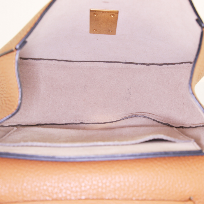 Chloé Drew shoulder bag in gold grained leather - Detail D2