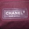 Chanel   shoulder bag  in black quilted leather - Detail D4 thumbnail