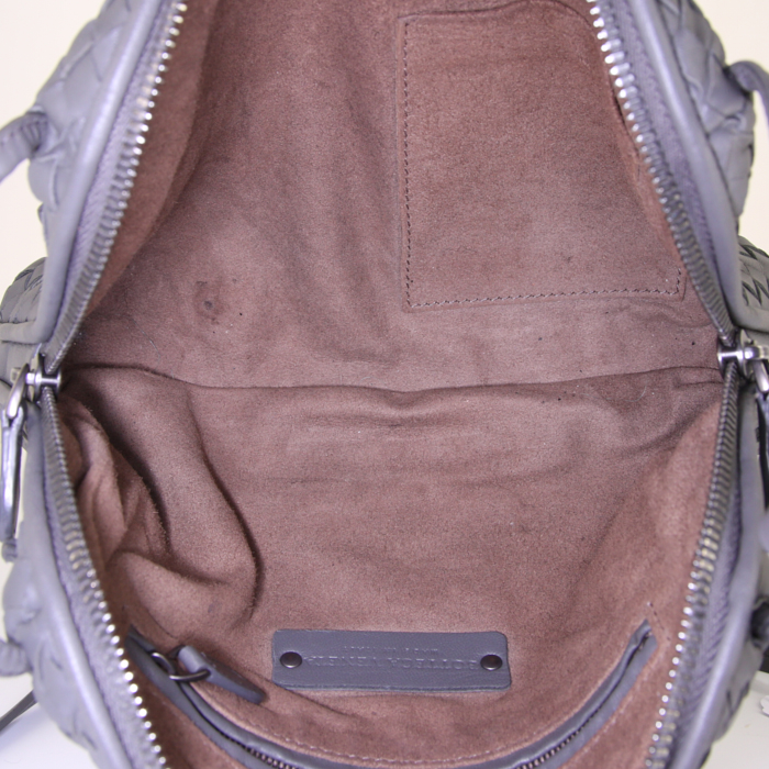 Bottega Veneta shoulder bag in grey intrecciato leather - Detail D2