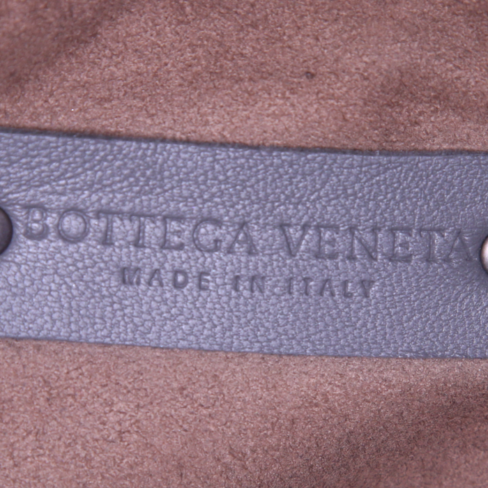 Sac bandoulière Bottega Veneta en cuir intrecciato gris - Detail D3