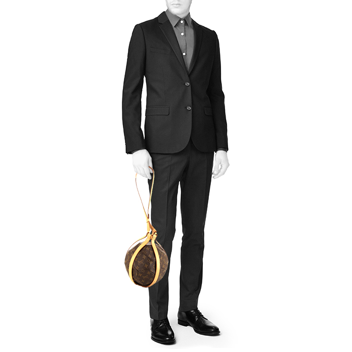 Ballon Louis Vuitton World Cup en toile monogram enduite marron et cuir naturel - Detail D1