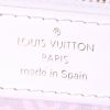 Shopping bag Louis Vuitton in tela rosa con motivo e pelle bianca - Detail D3 thumbnail