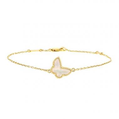 Brazalete Van Cleef 
Arpels Sweet Alhambra en oro amarillo y nácar blanco