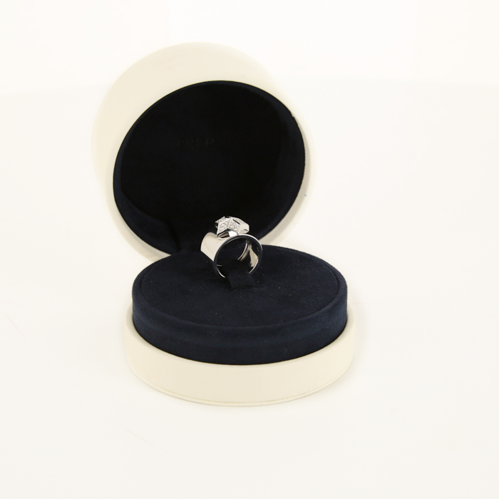 Sortija Fred Lucifer en oro blanco y diamantes - Detail D2