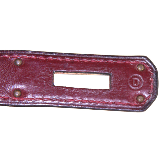 Bolso de mano Hermes Kelly 28 cm en cuero box color burdeos - Detail D4