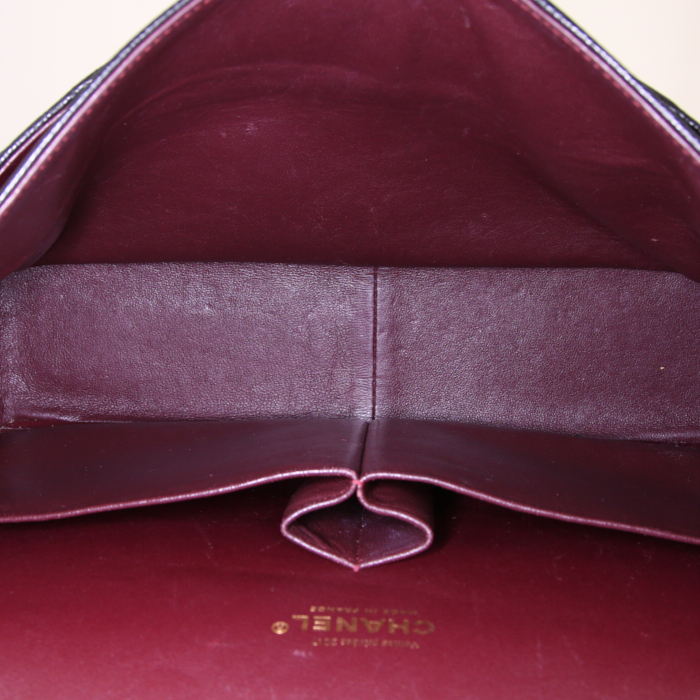 Sac à main Chanel Timeless Maxi Jumbo en cuir grainé matelassé noir - Detail D3