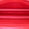 Bolso para llevar al hombro Chanel Baguette en cuero acolchado rojo - Detail D2 thumbnail