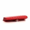 Sac porté épaule Chanel Baguette en cuir matelassé rouge - Detail D4 thumbnail