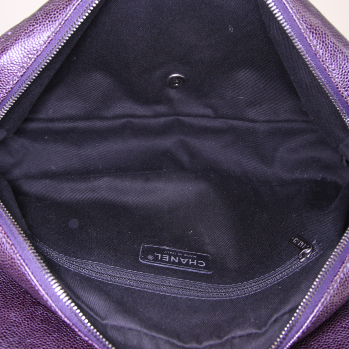 Chanel Timeless jumbo shoulder bag in purple quilted grained leather - Detail D3