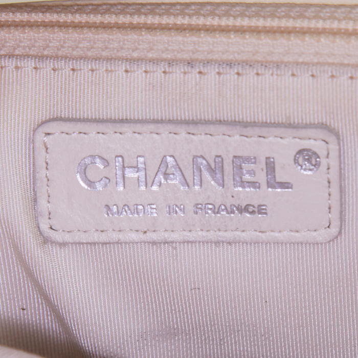 Sac à main Chanel Hula Hoop en cuir matelassé beige - Detail D3