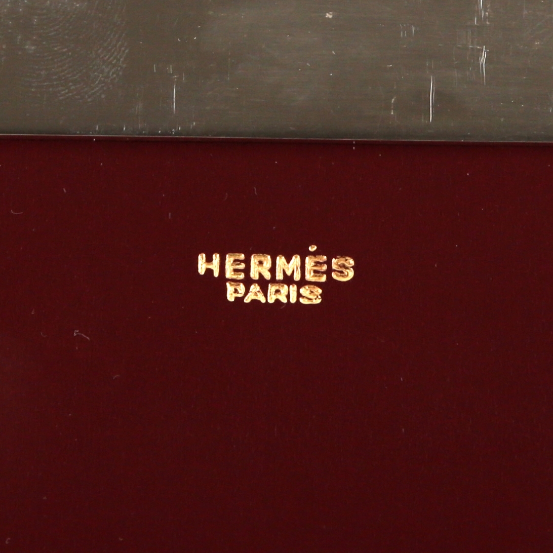 Boîte Hermès en cuir box rouge Hermès et métal argenté, années 1970 - Detail D2