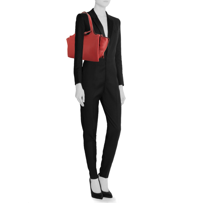 Bolso de mano Céline Tri-Fold en cuero granulado color burdeos - Detail D1