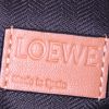 Sac bandoulière Loewe en cuir grainé marron - Detail D3 thumbnail
