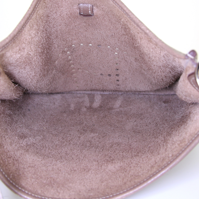Sac bandoulière Hermes Evelyne petit modèle en cuir togo étoupe - Detail D2