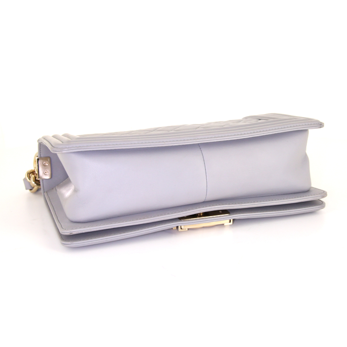 Bolso bandolera Chanel Boy en cuero acolchado gris - Detail D5