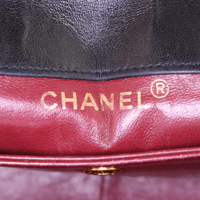 Chanel Timeless handbag in black quilted leather - Detail D4