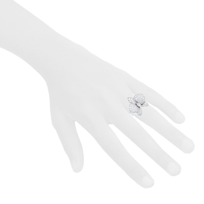 Cartier Caresse d'Orchidées large model ring in white gold and diamonds - Detail D1