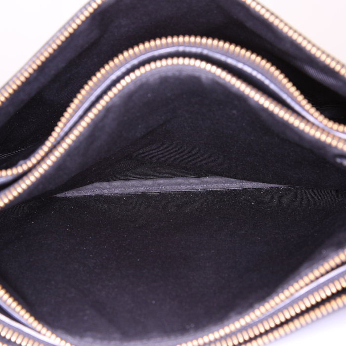 Céline Trio shoulder bag in black grained leather - Detail D2