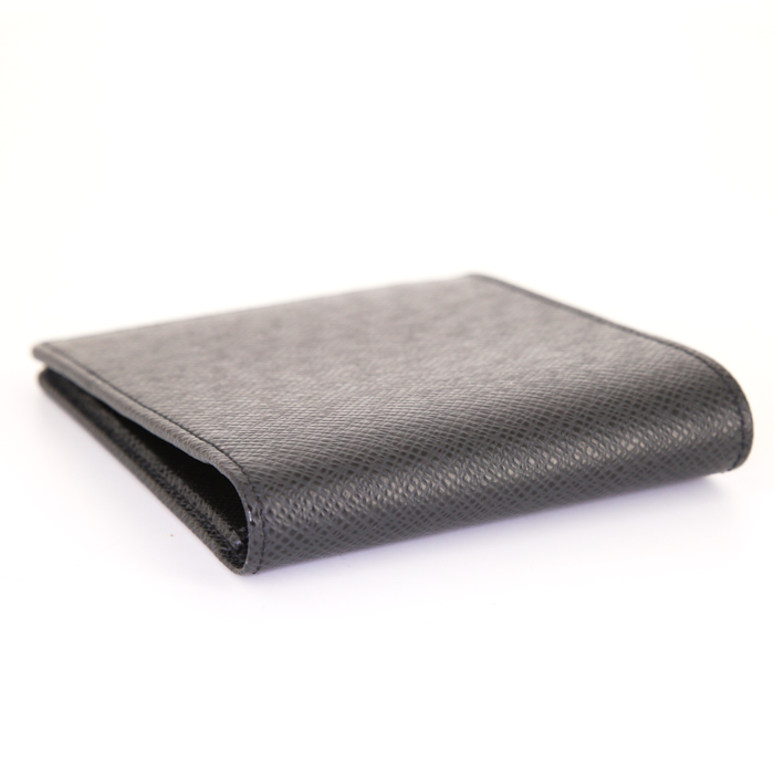 Billetera Louis Vuitton Marco en cuero taiga negro - Detail D3