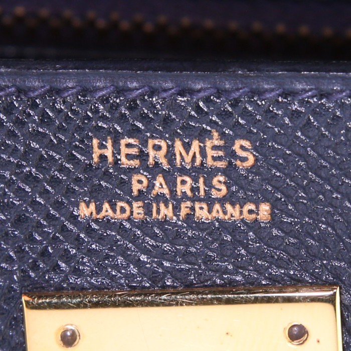 Hermès  Kelly 32 cm handbag  in navy blue Courchevel leather - Detail D4