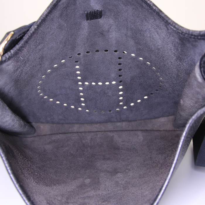 Bolso bandolera Hermes Evelyne modelo mediano en cuero Ardenne negro - Detail D2