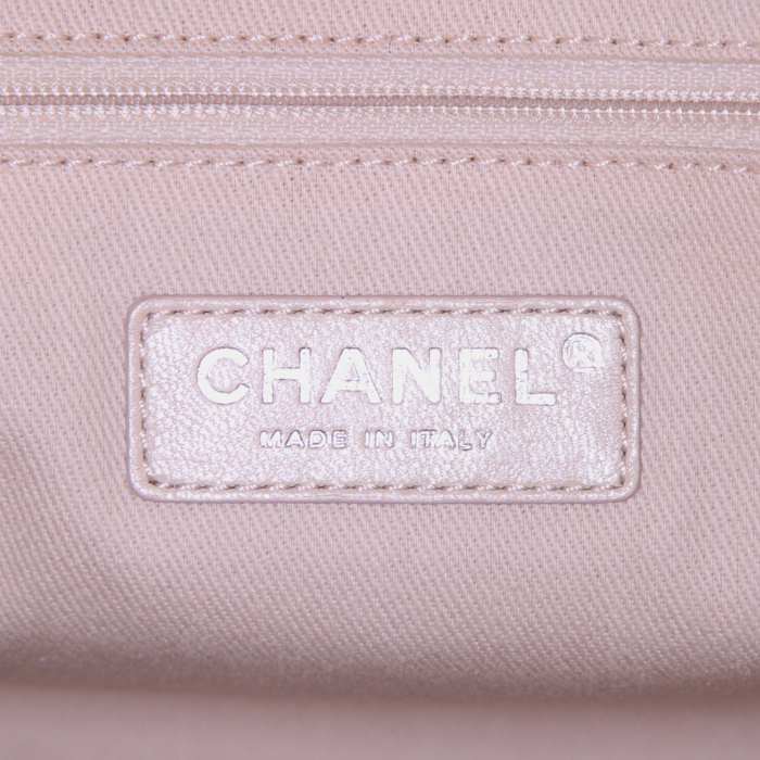 Shopping bag Chanel in rafia beige e pelle beige - Detail D4