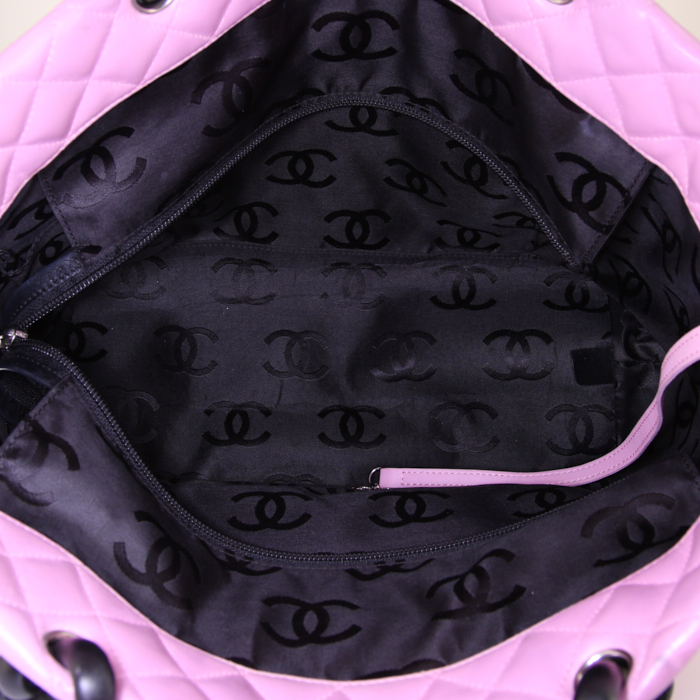 Chanel Cambon shopping bag in pink and black quilted leather - Detail D2