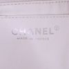 Chanel Timeless Maxi Jumbo handbag in white quilted grained leather - Detail D4 thumbnail