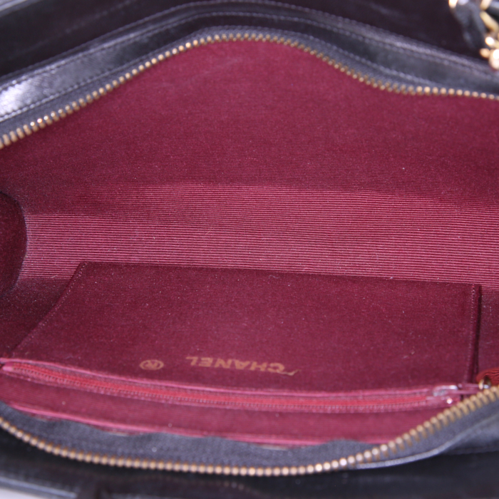 Bolso bandolera Chanel Vintage en cuero acolchado negro - Detail D2