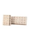 Porte-monnaie Chanel en toile monogram bicolore beige et blanche - 00pp thumbnail
