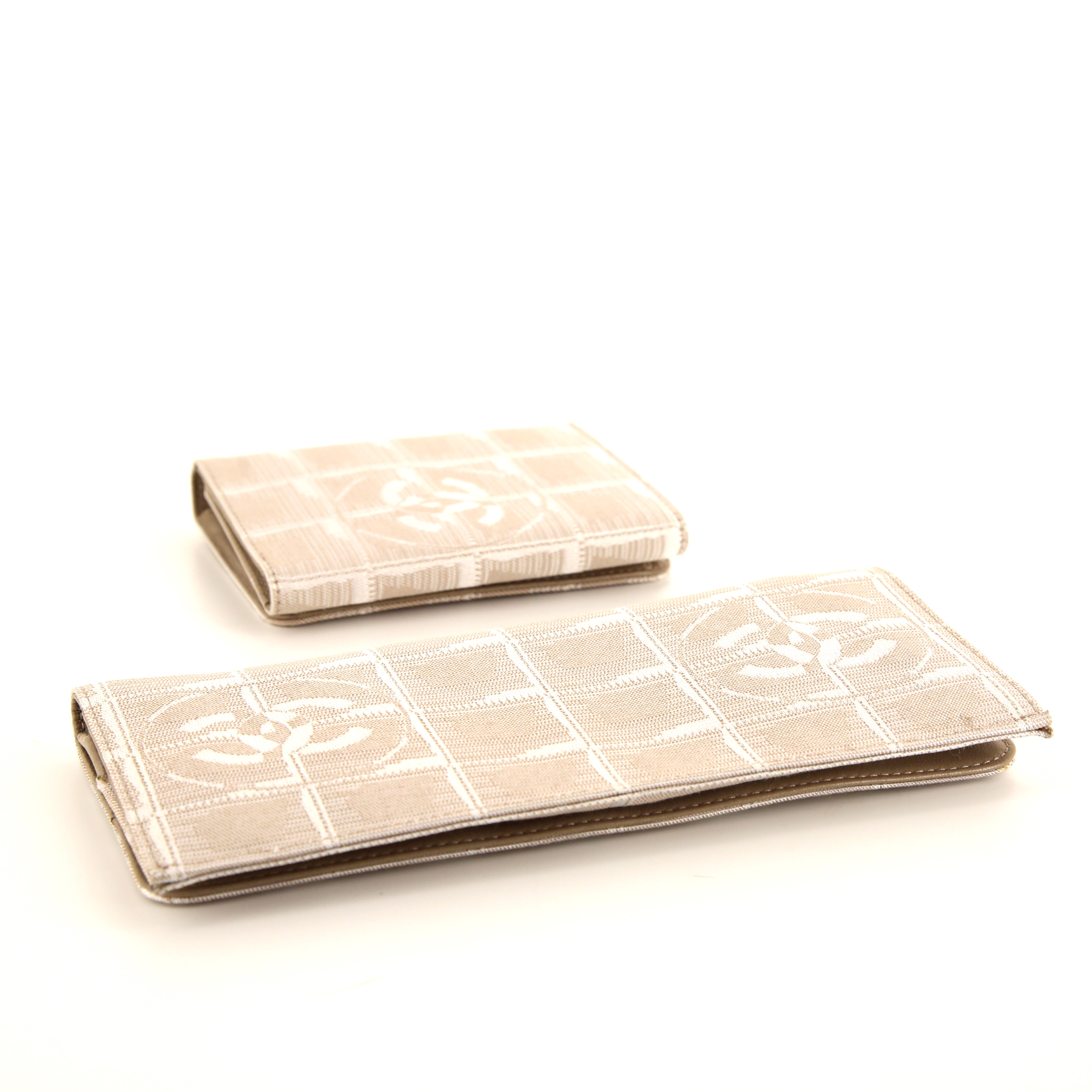 Monedero Chanel en lona Monogram bicolor beige y blanca - Detail D5