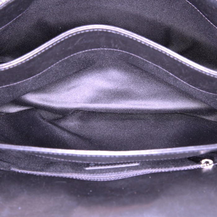 Chanel Timeless jumbo bag worn on the shoulder or carried in the hand in black and white tweed - Detail D3