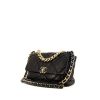 Bolso bandolera Chanel 19 modelo grande en cuero acolchado negro - 00pp thumbnail