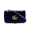 Sac bandoulière Gucci GG Marmont petit modèle en velours matelassé bleu - 360 thumbnail