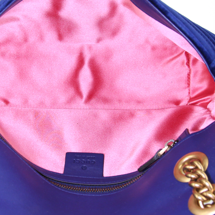 Sac bandoulière Gucci GG Marmont petit modèle en velours matelassé bleu - Detail D3
