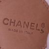 Chanel messenger bag in brown leather - Detail D3 thumbnail