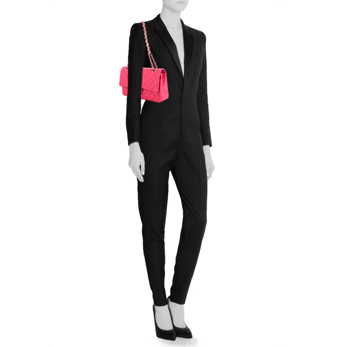 Chanel Timeless handbag in fuchsia quilted leather - Detail D1