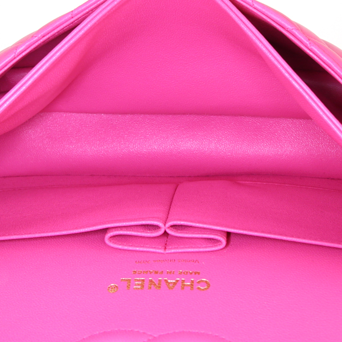 Chanel Timeless handbag in fuchsia quilted leather - Detail D3