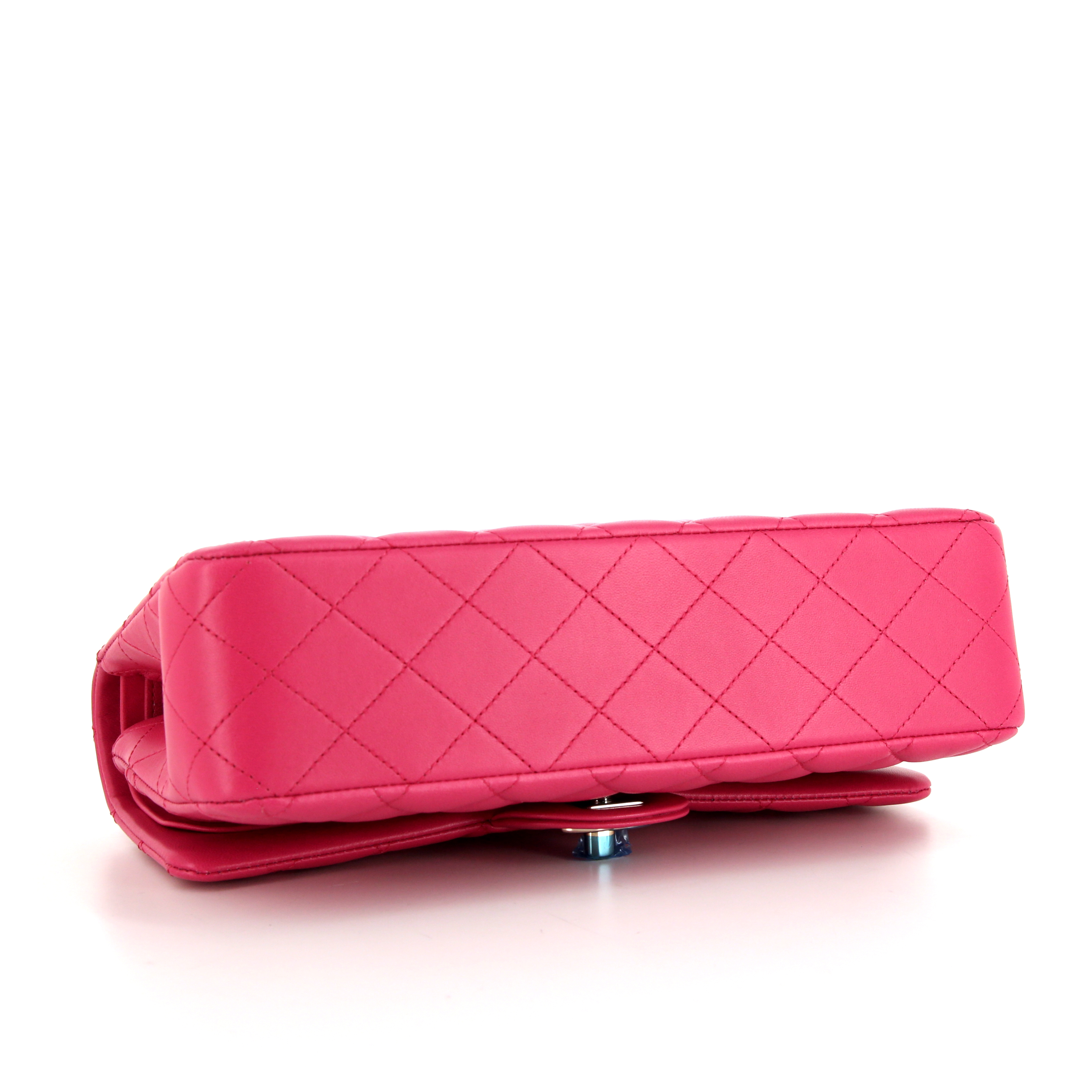 Chanel Timeless handbag in fuchsia quilted leather - Detail D5