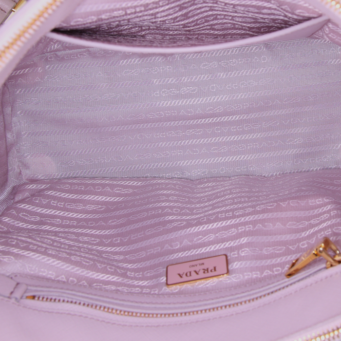 Sac à main Prada Galleria petit modèle en cuir saffiano parme - Detail D3