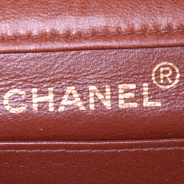 Sac à main Chanel Timeless en cuir matelassé marron - Detail D4