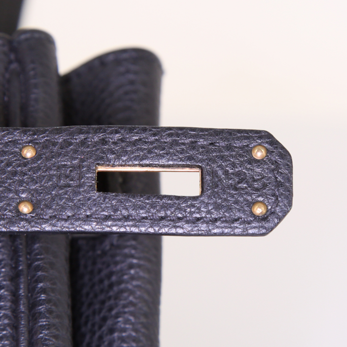 Sac à main Hermes Kelly 32 cm en cuir togo noir - Detail D5