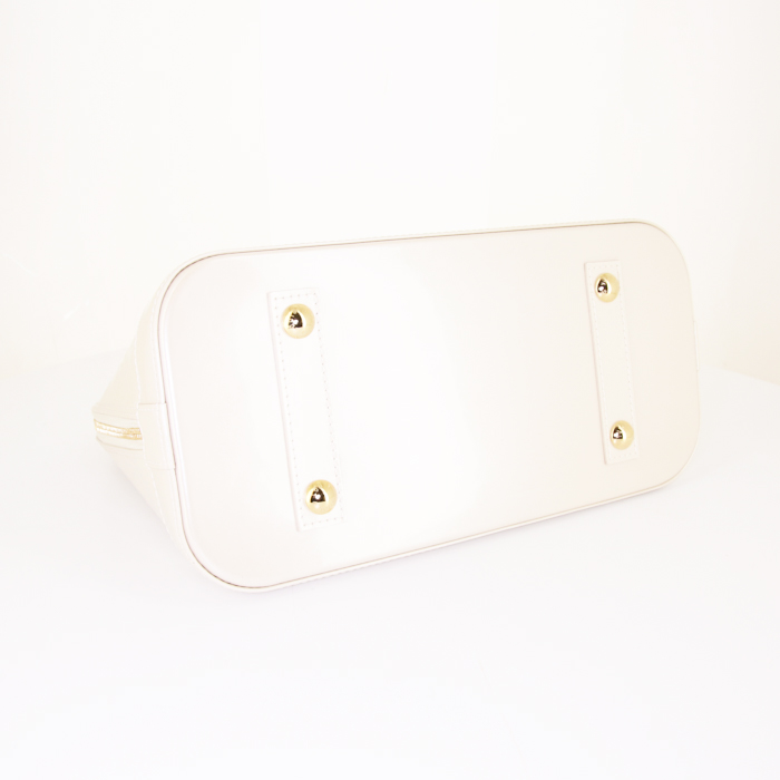 Louis Vuitton Alma small model handbag in cream color monogram patent leather - Detail D4