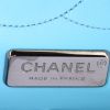 Bolso bandolera Chanel Timeless jumbo en piel de pitón azul - Detail D4 thumbnail