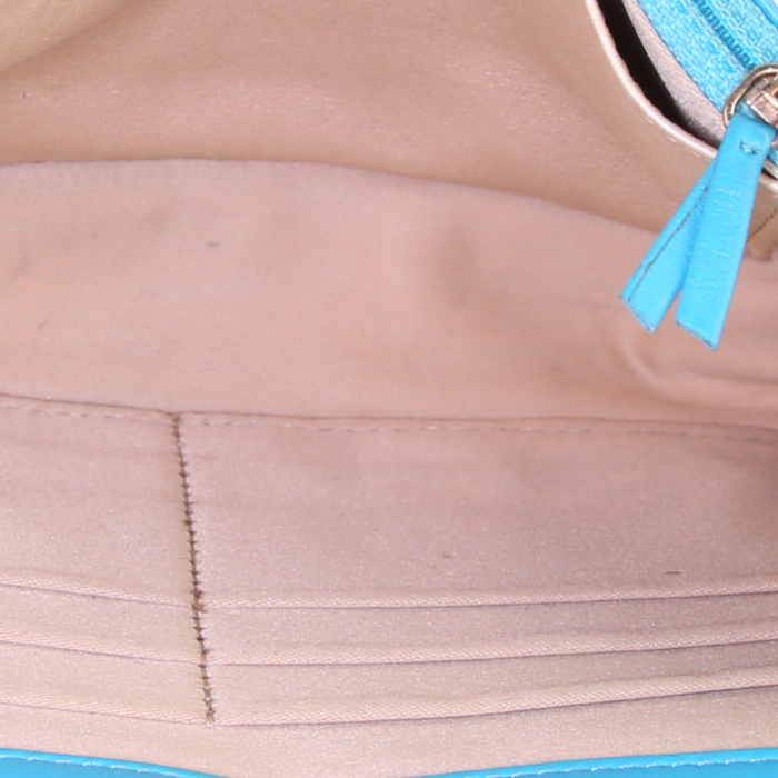 Bolso bandolera Chanel Wallet on Chain en cuero azul - Detail D2