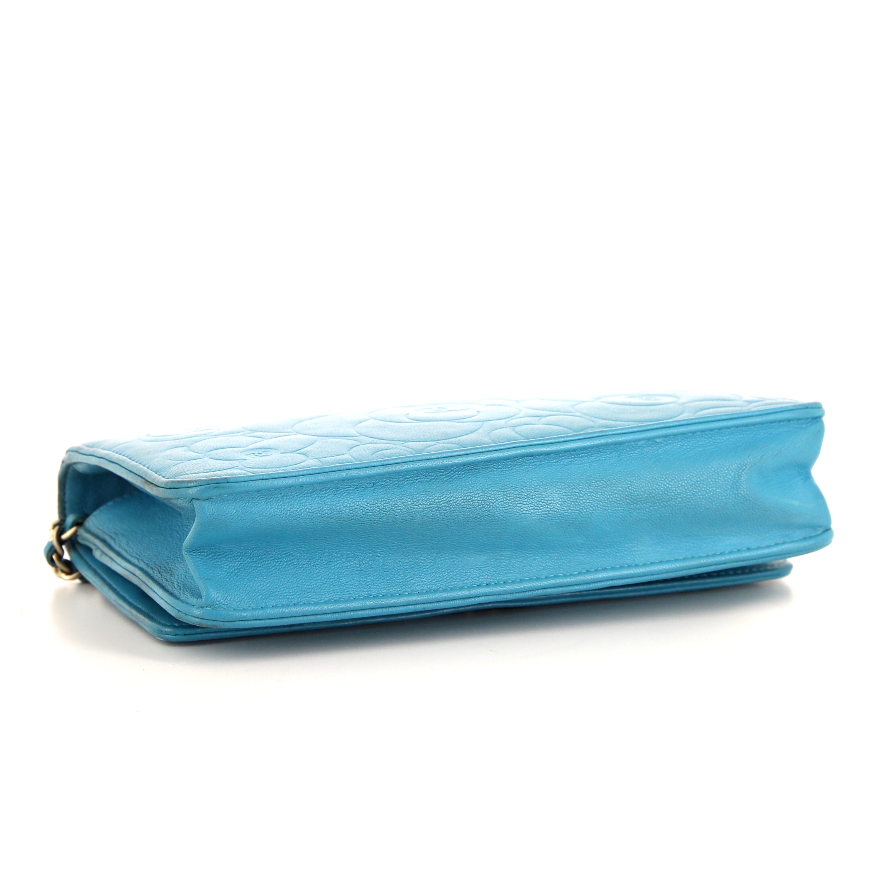 Chanel Wallet on Chain shoulder bag in blue leather - Detail D4