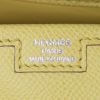 Bolsito de mano Hermes Jige en cuero epsom amarillo Soufre - Detail D3 thumbnail