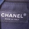 Mochila Chanel en cuero azul marino - Detail D3 thumbnail