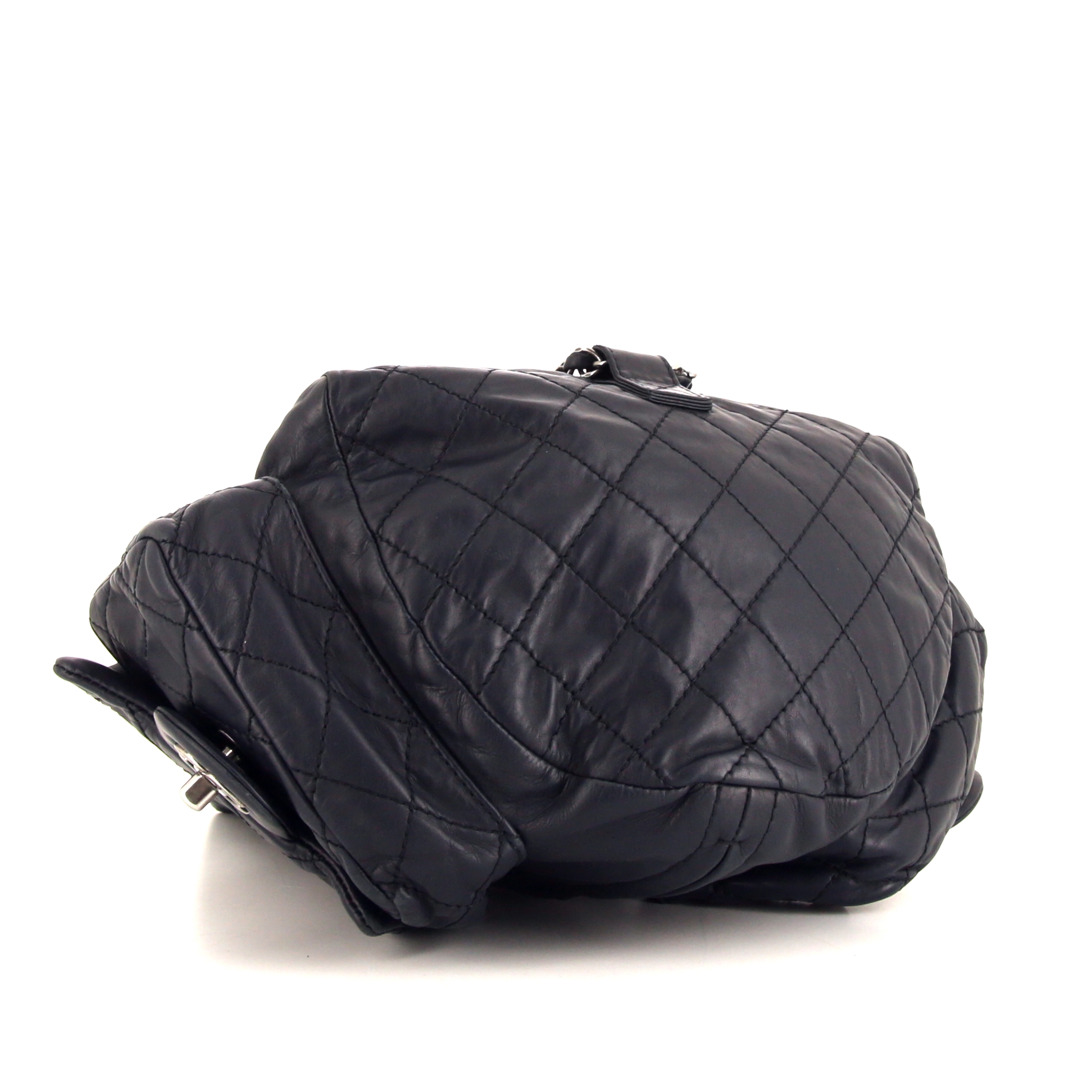 Mochila Chanel en cuero azul marino - Detail D4