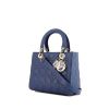 Sac bandoulière Dior Lady Dior moyen modèle en cuir cannage bleu - 00pp thumbnail